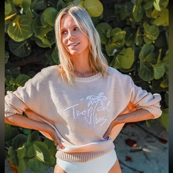 NWT Goldfish Kiss Oversized Sweater - Picture 2 of 11